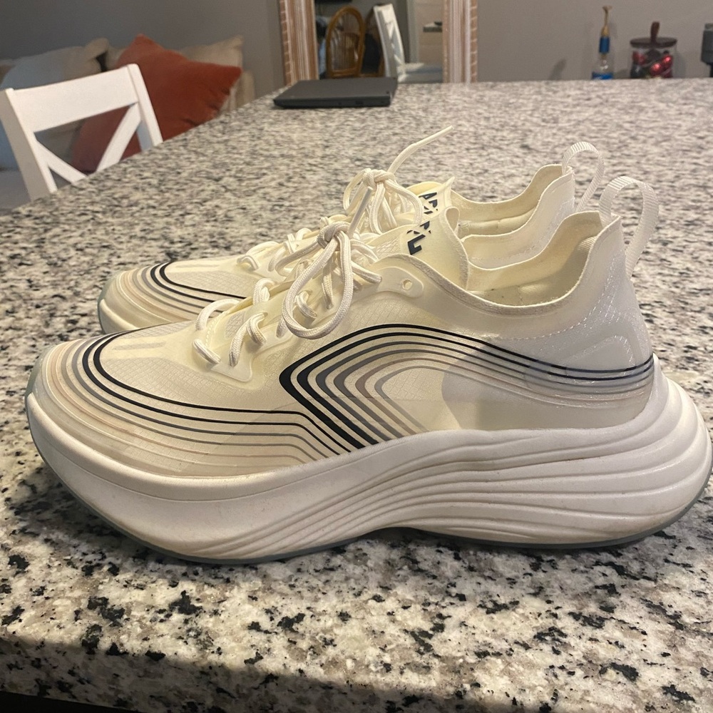 APL Streamline women’s sneakers